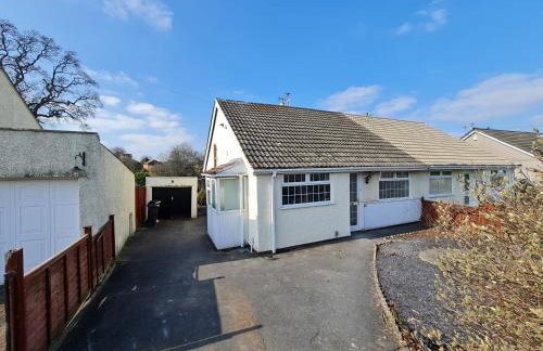 Bristol 2-Bed Bungalow Sleeps 4 Parking - Foto 1