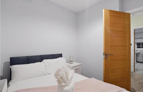 Spacious Modern 4BR Home 2 Luxury Bathrooms Private Parking Near M54, M6, JLR & WV1 - Foto 7