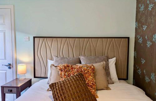 Stunning 4 Bedroom House in Old Windsor Perfect for Families & Groups - Foto 20