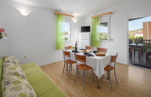 Awesome Home In Tinjan - Foto 2