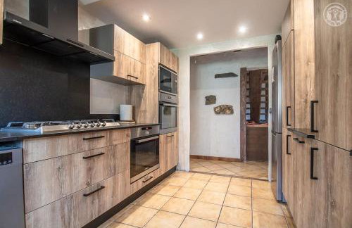 Spacieux Chalet 19pers, Piscine, Jacuzzi, Sauna & Salle de Jeux - Foto 12