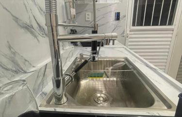 Adorável Tiny house 5, ar, cozinha completa, wifi e tv smart - Foto 41