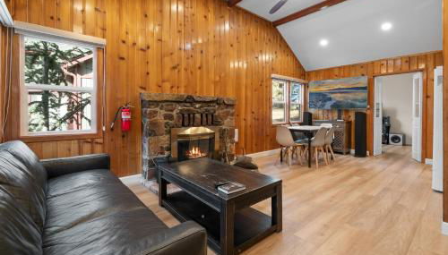 Big Bear Cottage - Walk to Lake, Smart TV, Fireplace, Deck - Foto 4