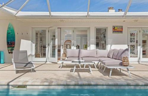 Surfs Up - retreat at the beach with heated pool - Foto 32