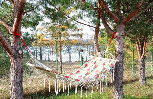 Dom z pięknymi widokami na jezioro ryńskie ilasy. - Foto 12