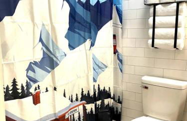 COZY LOON MOUNTAIN ESCAPE - Free shuttle, Pool, Hot tub, River&Mnt Views - Foto 24