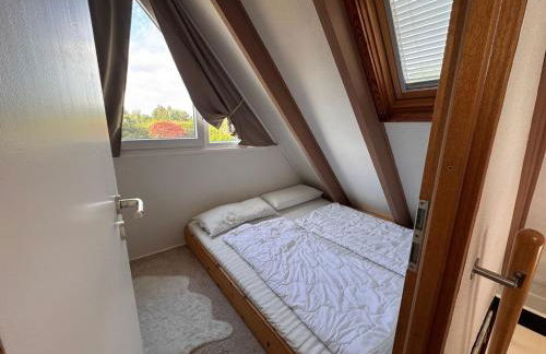 Gemütliches Ferienhaus in der Eifel mit Pool, Tennisplatz, Minigolf und nahem See - Foto 16