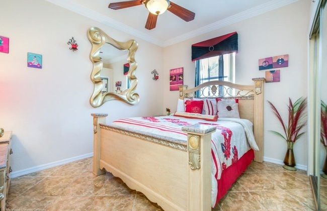 "southern Charm" 4 Bed & 2 Bath Private Pool Home 4 Bedroom Villa by RedAwning - Photo 6