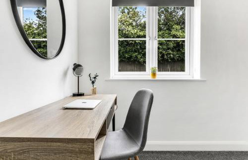 Comfortable 3-Bed Dormer Bungalow Family & Business Friendly - Photo 18