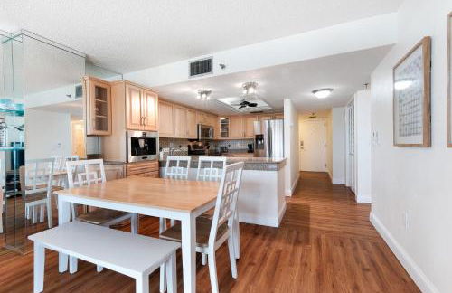 Sunrise beach views with top complex amenities and pool access! - Foto 15