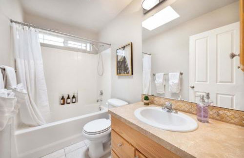 Stylish 3BR Home EV Outlet Near Light Rail - Foto 31