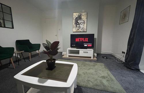 Contractor Friendly Spacious 3 Bed With Private Parking - Foto 34