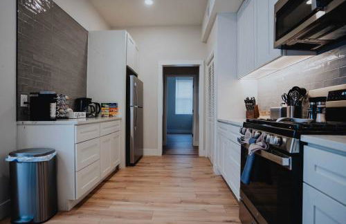 Soulard 4 Bedroom Retreat Near Downtown with Patio and Parking - Foto 39