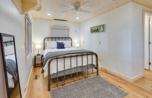 Waterfront Spirit Lake Vacation Rental with Dock! - Foto 16