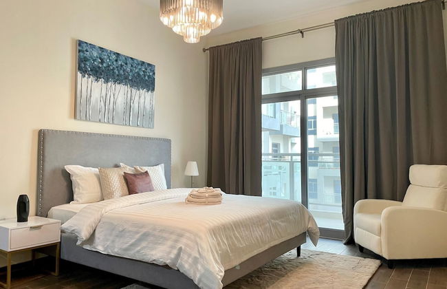 Elite LUX Holiday Homes - Spacious 2BR With Direct Metro Access in Al Furjan Dubai - Photo 2