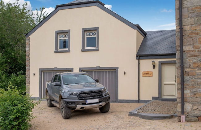 Majestic Villa With Pool and Sauna - Photo 39