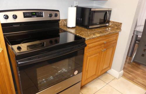 Beautiful 2-Bedroom Condo Near Universal and other Orlando Attractions, King Bed & Wi-Fi - Foto 17