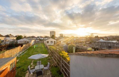 Spacious 3-Bed Home for 8 | Free Parking & Garden - Foto 13