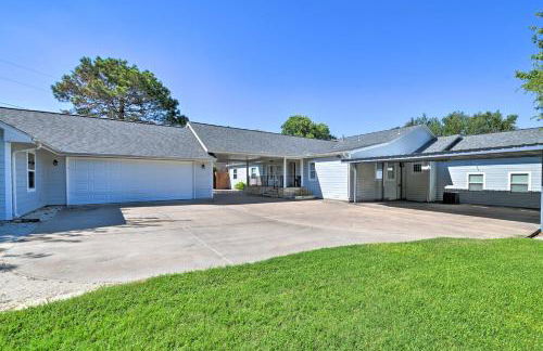 Spacious Granbury Home with Lakefront Outdoor Oasis! - Foto 37