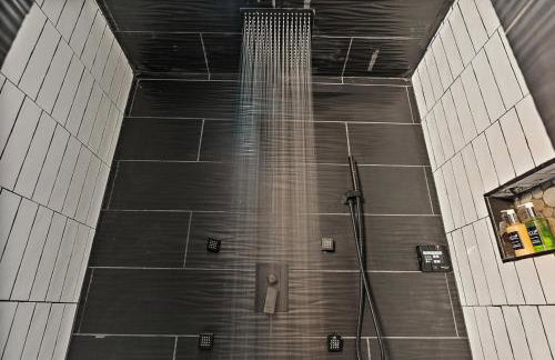 Chill and Relax Luxury Retreat with Pool Spa Game Room and Steam Room - Foto 39