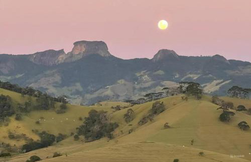 Hidromassagem, Varanda e Vista Pedra do baú - Foto 34