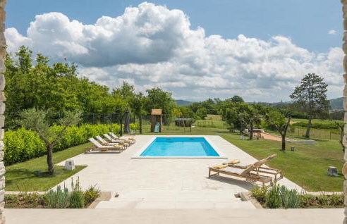 Amazing Home In Strped With Wifi - Photo 4