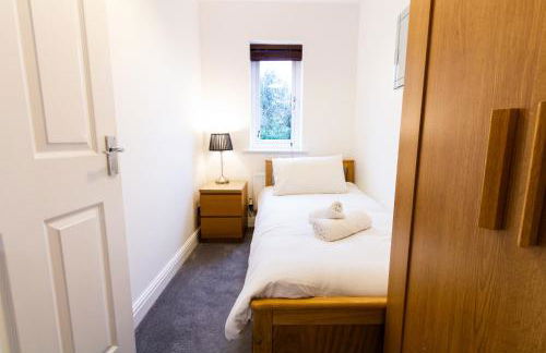 Charming Home in Bromsgrove - Perfect for Groups - Foto 32