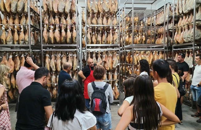 Visite d'un séchoir à jambons avec dégustation - Photo 2