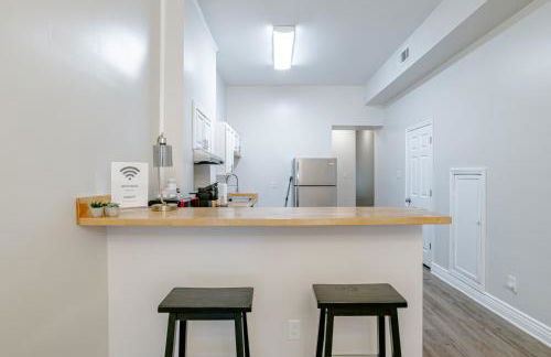 Newly Renovated Downtown Apartment in the Historic District, Quiet Street! - Photo 14