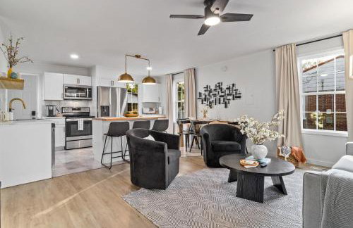 Game Room and Huge Yard with Fire Pit Yard Games and BBQ Near UE and Downtown - Foto 34