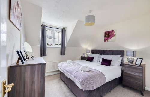 Winslow House - Walking Distance to the High Street - Driveway Parking, Fast WiFi, Smart TV and Self-Check-In by Yoko Property - Foto 3