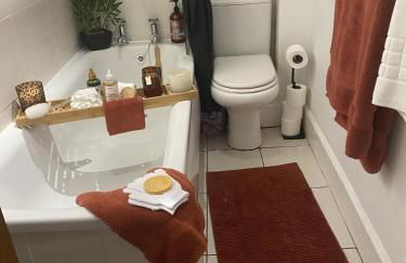 The Mews - Worcester City - House - Gated - Self Check In - Free WIFI - 2 Doubles - TVs in bedrooms - Sleeps 6 - Free Nearby Parking - Foto 14