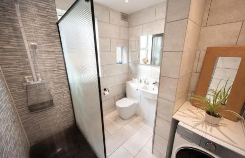 Victorian 2 Bedroom Flat, King Beds, Free WiFi, Near Shops & Transport, E17 - Foto 36