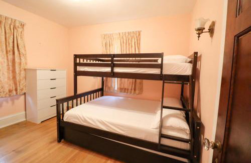 Spacious 6-bedroom house in charming Niagara Falls with AC - Foto 16