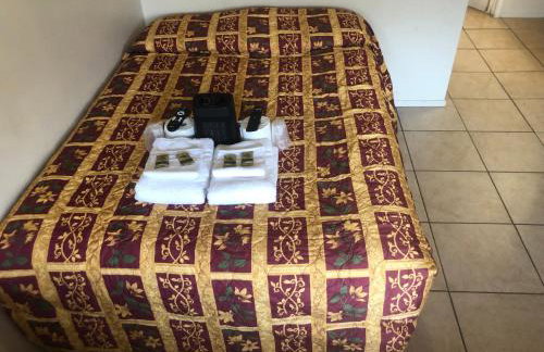 Crown Inn & Suites - Foto 28