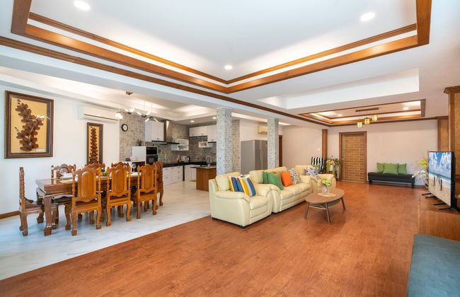 Bright Luxury Villa W Garden Pool & Sauna - Photo 17