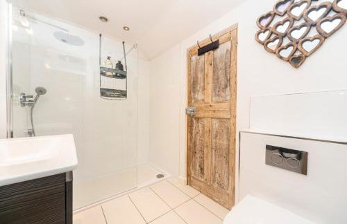 6 bedrooms beautiful home 3 bathrooms, quiet location with garden near Legoland Windsor Heathrow - Foto 38