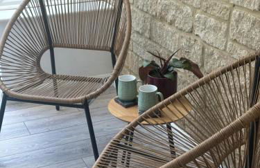 Redwing Retreat Bicester Village - Stylish Retreat Steps from the Shops - 2 Bed House with Garden and Parking - Foto 7