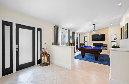 Chic 4BR Home Hot Tub Game Room - Foto 46