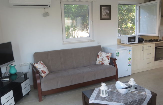Villasevval-sleeps8-pool-bbq-ac-neartown - Photo 13