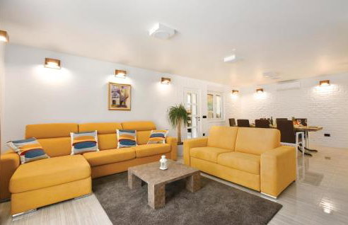 Beautiful Home In Omis With Sauna - Photo 31