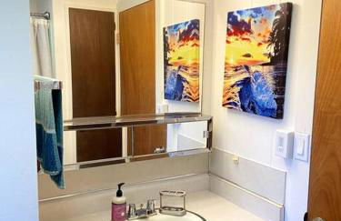 THE HILO HOMEBASE - Charming 3 Bedroom Hilo Home, with AC! - Foto 25