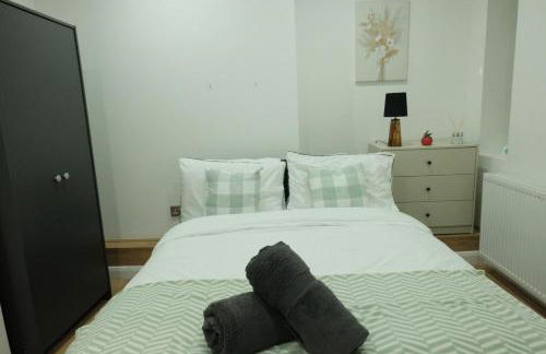 Amanah Properties - Stylish Retreat for Friends & Families Zone 1 Sleeps 5 - Foto 25