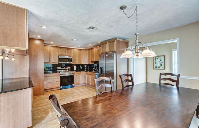 Beautifully Renovated 5 Bedroom with Guest House 5 Home by RedAwning - Foto 22