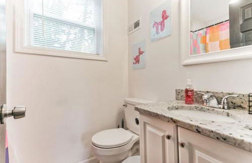 Retro Cumberland 2-Story Hangout near Six Flags - Foto 13