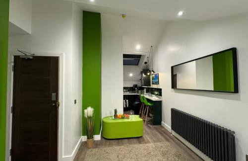 Southgate Luxury Apartments-Jaquzzi Bath-Private Parking- suitable for contractors - Foto 36