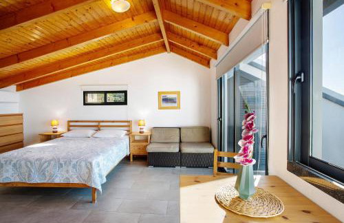 The Wave House - Oceanfront - Photo 9