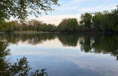 Lakeside Tiny Cozy Retreat - Photo 10