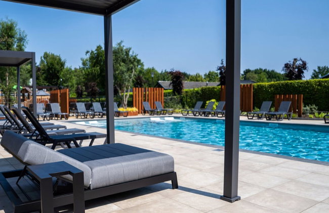 Beautiful Chalet With Airco, in a Holiday Park - Foto 12