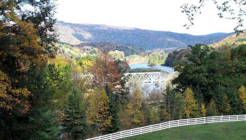 Spacious Villa Rental with a Pool for a Large Group near Catskill Mountains, New York - Foto 4